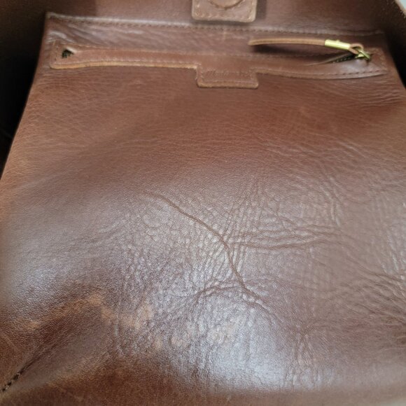 Madewell The Transport Bucket Bag in Soft Mahogany - Picture 9 of 11